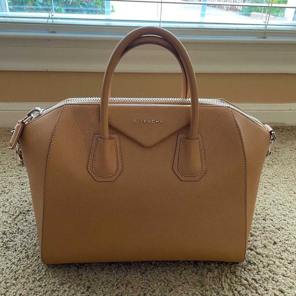 Givenchy medium Antigona great condition